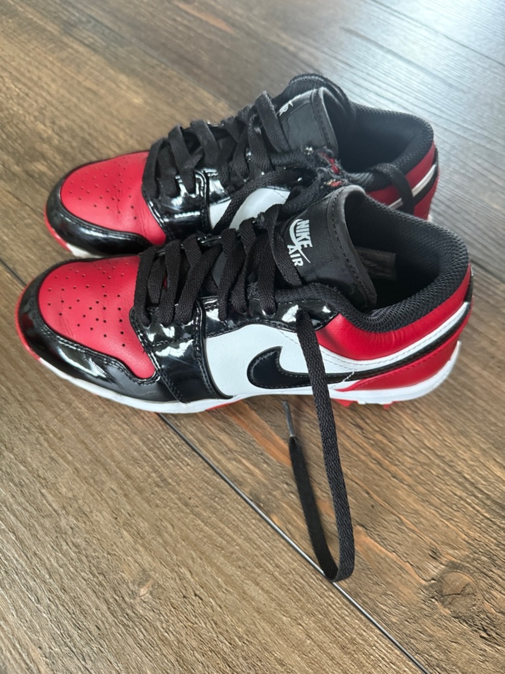 Nike Kids Low-Top Sneakers in Red, Black & White
